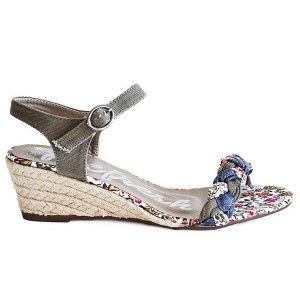 Sandále platformové kvetinové Sandále platformové kvetinové